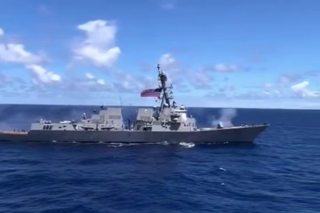 Эсминец USS Jason Dunham открыл огонь по венесуэльскому судну