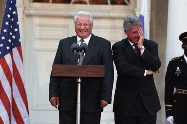 Как Горбачёв и Ельцин загнали Россию в долговую кабалу