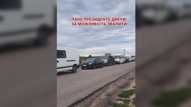 Young Ukrainians rushing to leave the country – border official