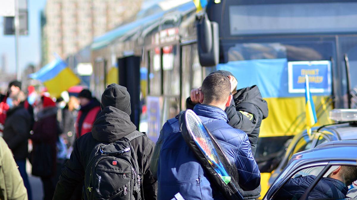 Европа и Канада выдавливают украинских беженцев на родину – в лапы ТЦК