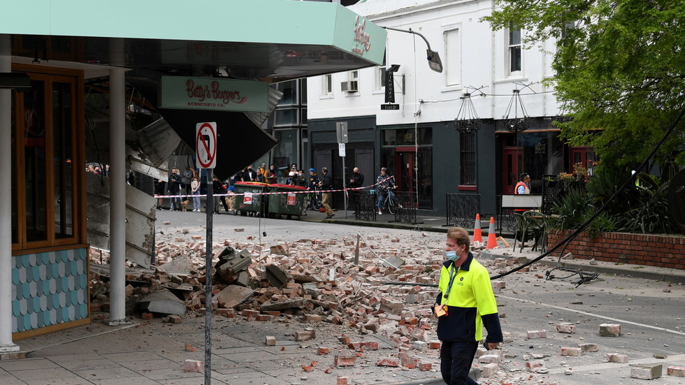 Footage of damaged buildings surfaces after 6.0-magnitude quake strikes Australia