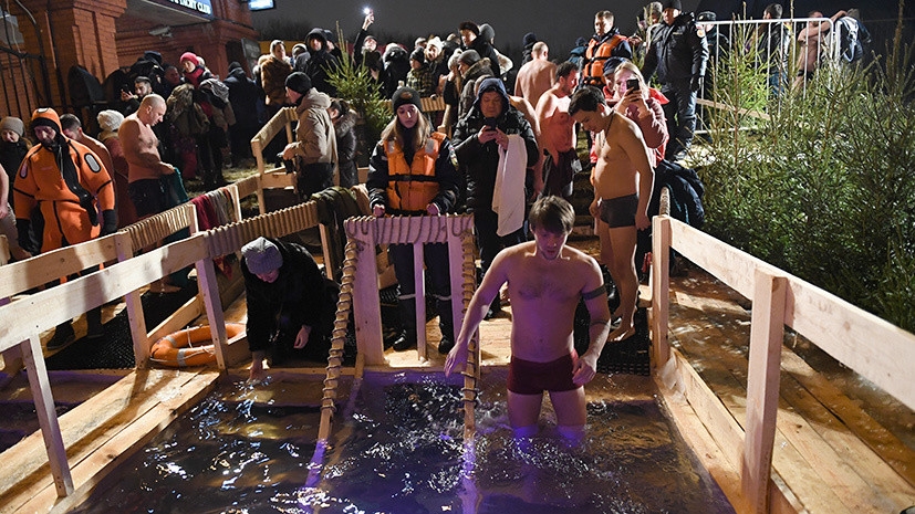 С заботой о здоровье: в России готовятся к крещенским купаниям