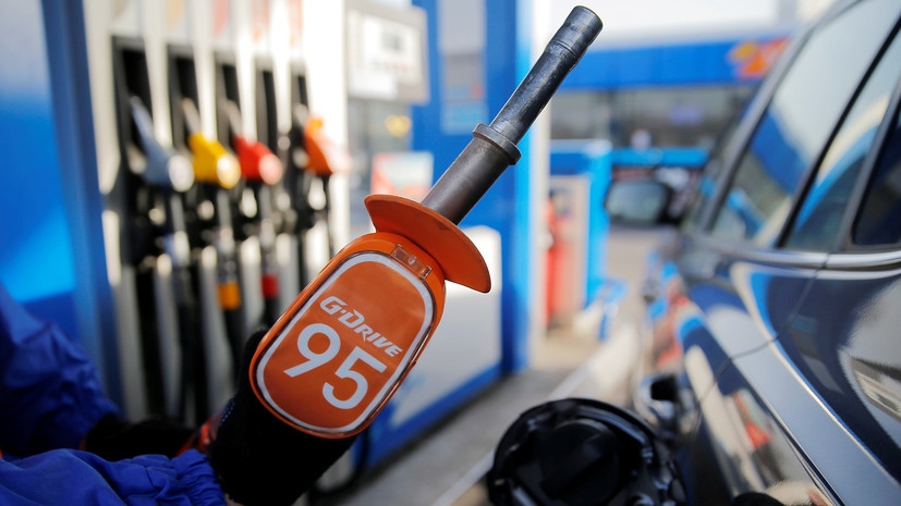 «Соразмерно темпам годовой инфляции»: что будет с ценами на бензин в России в ближайшее время
