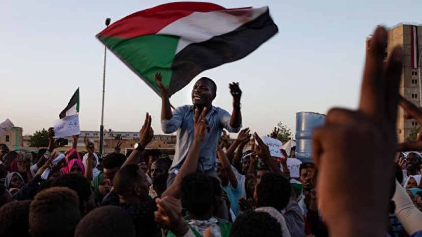 Суданская оппозиция призвала к уходу переходного военсовета