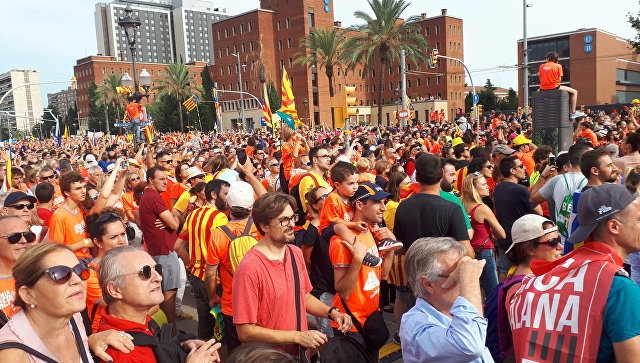 День Каталонии: в Барселоне около миллиона человек требуют независимости