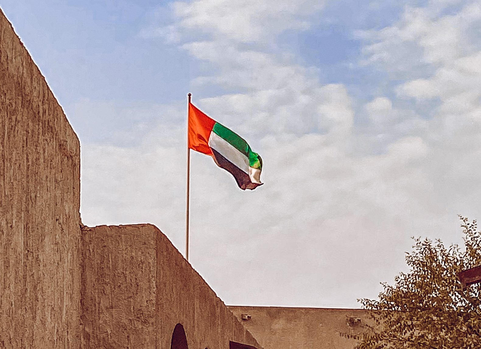 ОАЭ впервые нанесли удар по Ирану