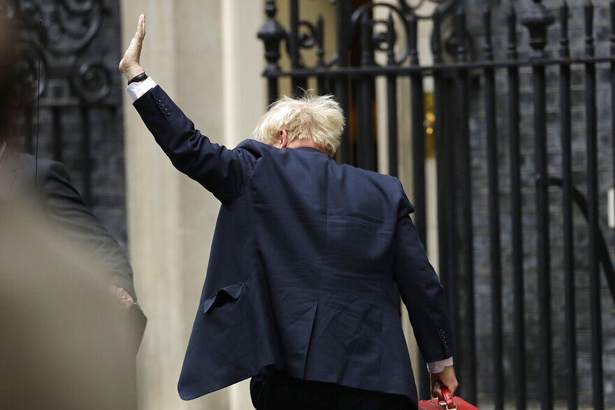Премьер-министр Великобритании покидает пост