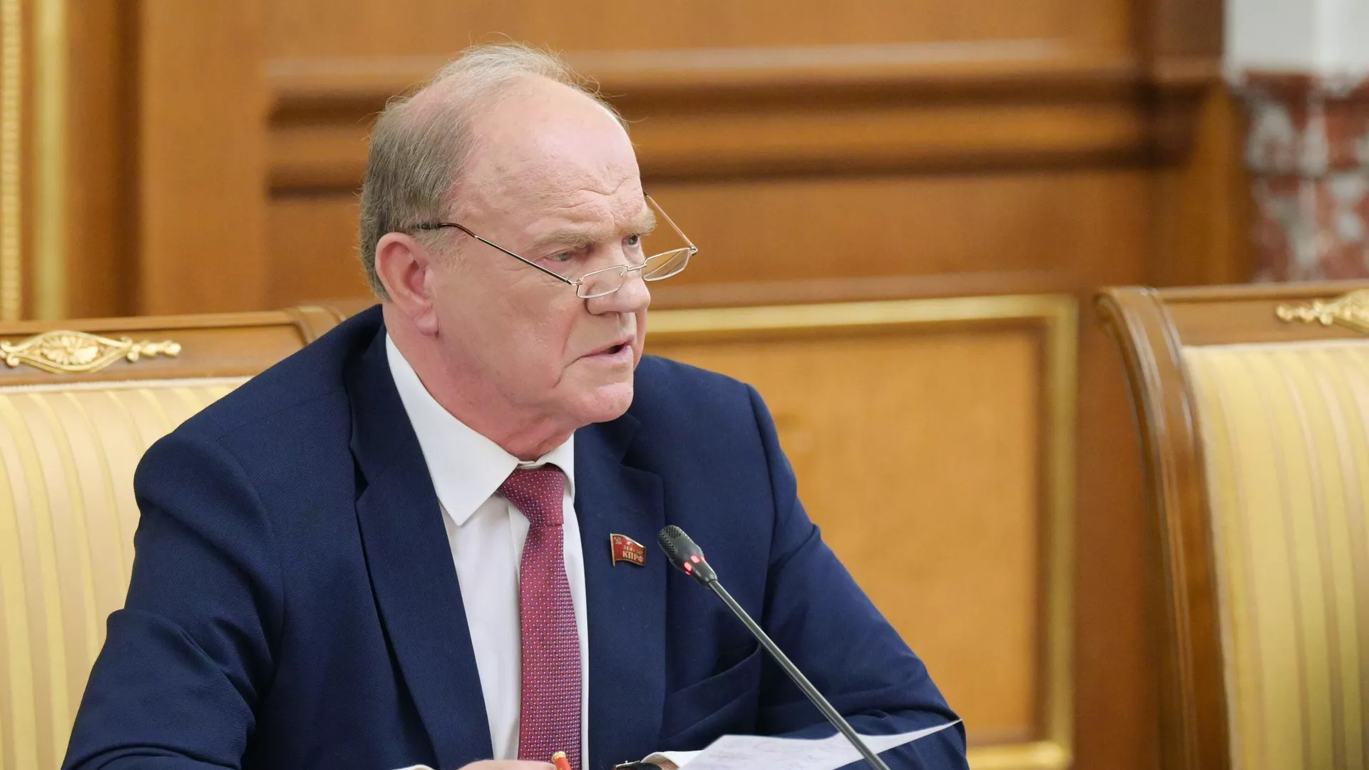В Кремле поздравили Зюганова с переизбранием на должность председателя КПРФ