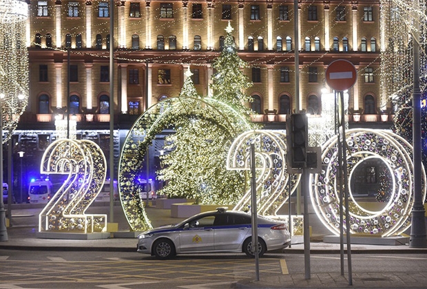 Праздник пришел. Ограбление Деда Мороза, ночная стрельба и чудо на миллиард: как россияне встретили Новый год