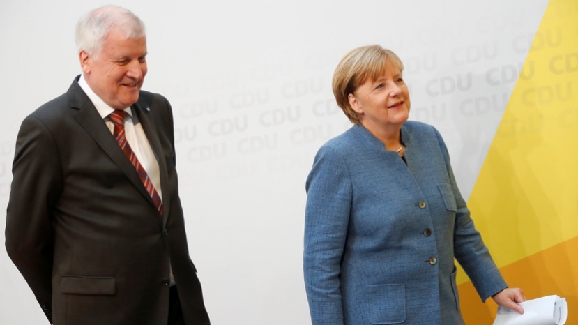 «Последовал примеру Меркель»: глава МВД Германии Зеехофер подтвердил намерение уйти с поста председателя ХСС