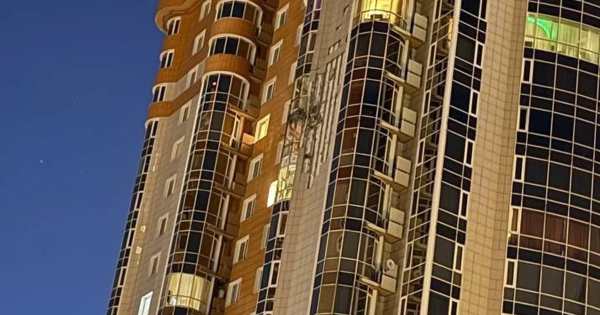 Ukrainian drone strikes apartment block in Moscow