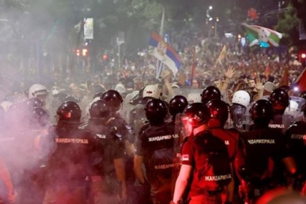 Массовые протесты в Сербии привели к блокировке крупнейших автодорог страны