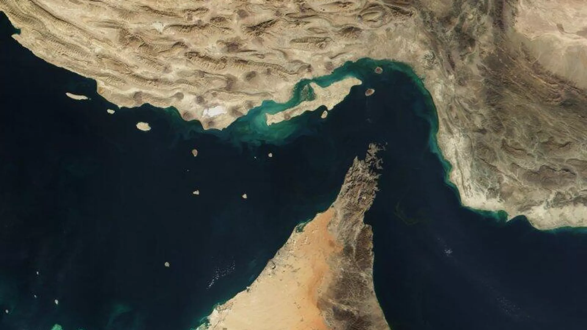 Вид на Ормузский пролив из космоса