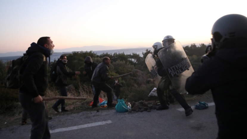 В Греции произошли беспорядки из-за новых лагерей для мигрантов
