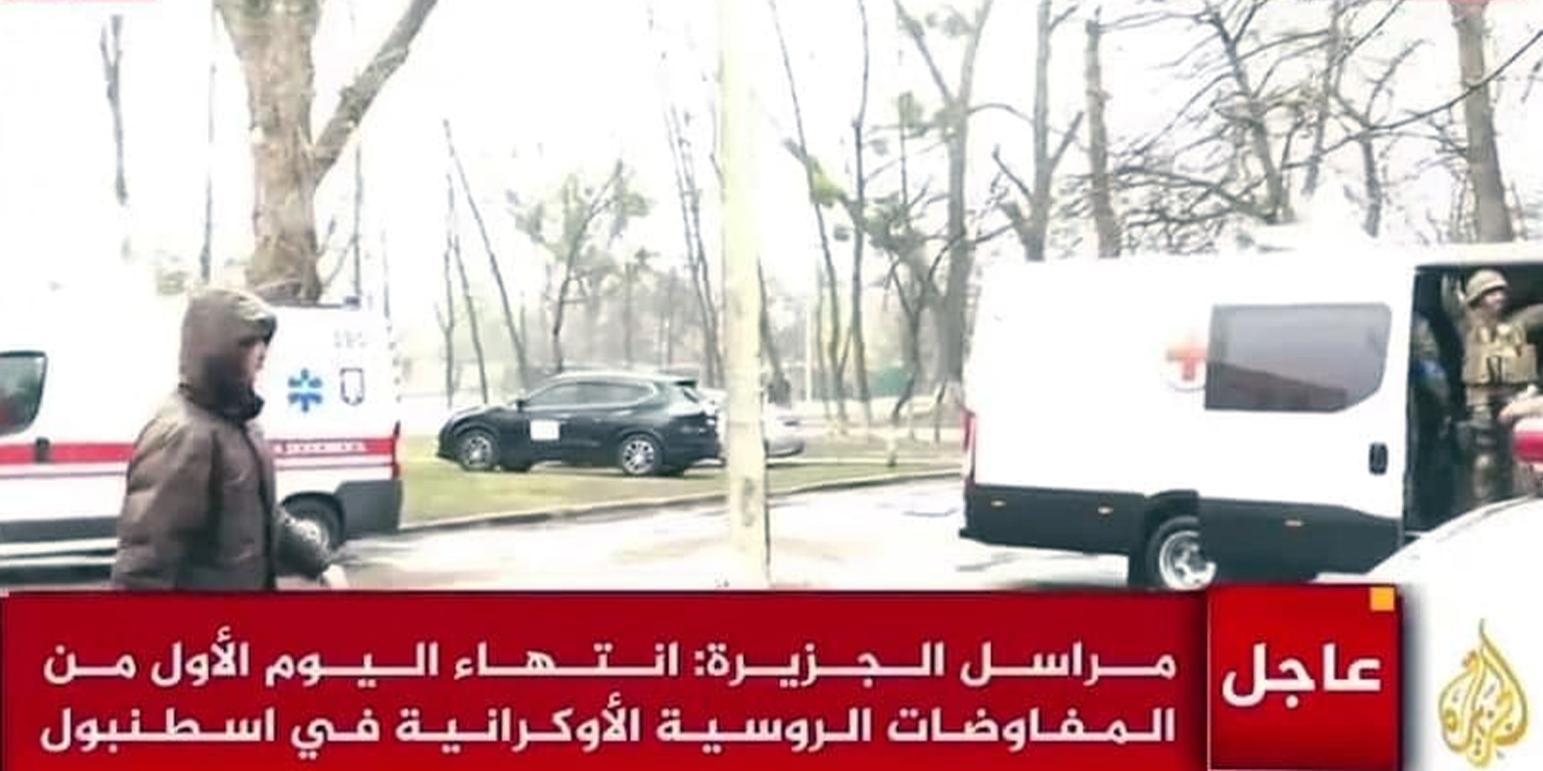 Телеканал Al Jazeera случайно показал, как украинские военные используют медицинские машины для передвижения