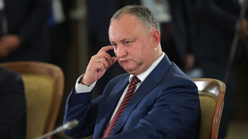 «Последние вздохи уходящего парламента»: в Молдавии временно отстранён от должности президент Додон