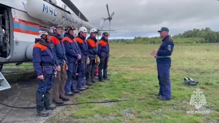 Спасатели разбили лагерь на месте крушения Ми-8 на Камчатке