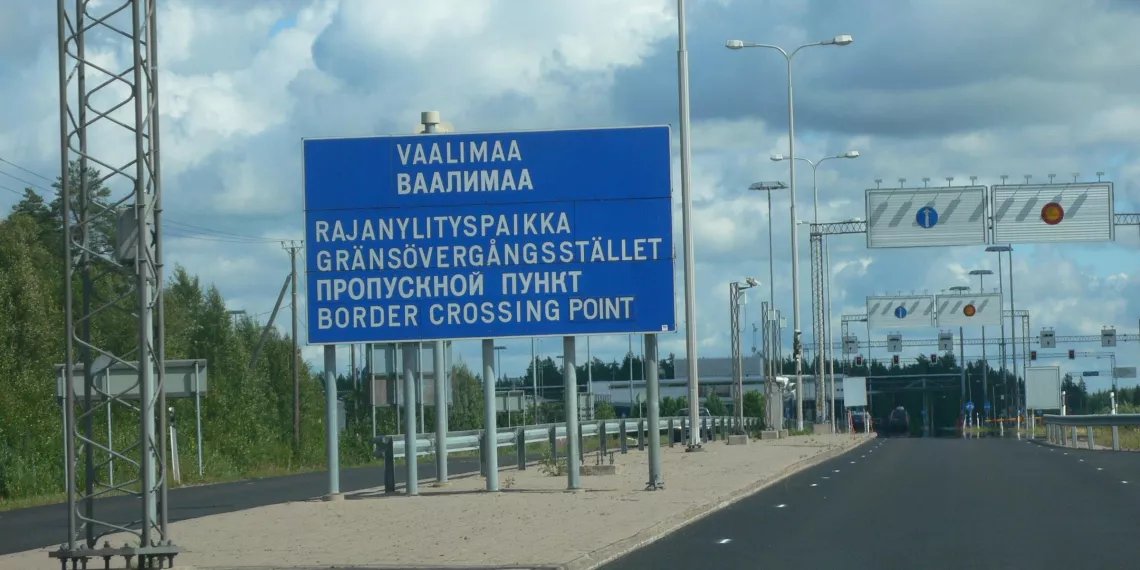 Финляндия объявила о закрытии четырех КПП на границе с Россией