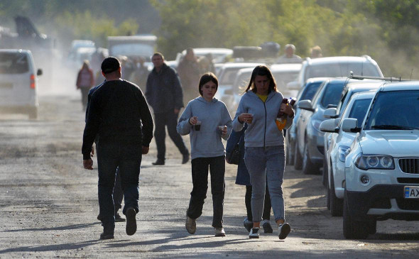 Гладков: на границе Белгородской области очереди машин с беженцами с Украины