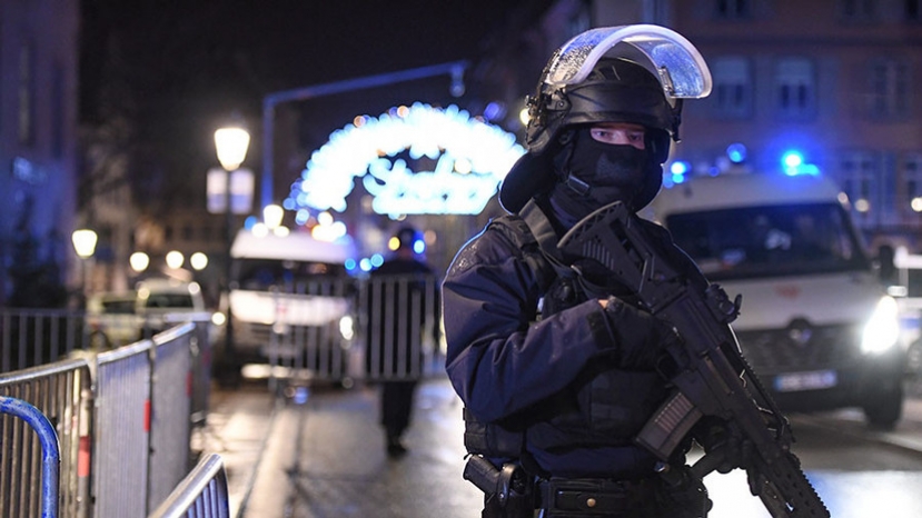 «Не дадим себя запугать»: во Франции объявлен высший уровень террористической угрозы после стрельбы в Страсбурге