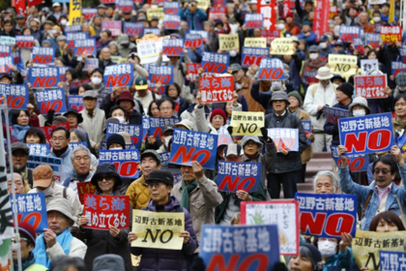 На Окинаве начались массовые протесты против американских военных