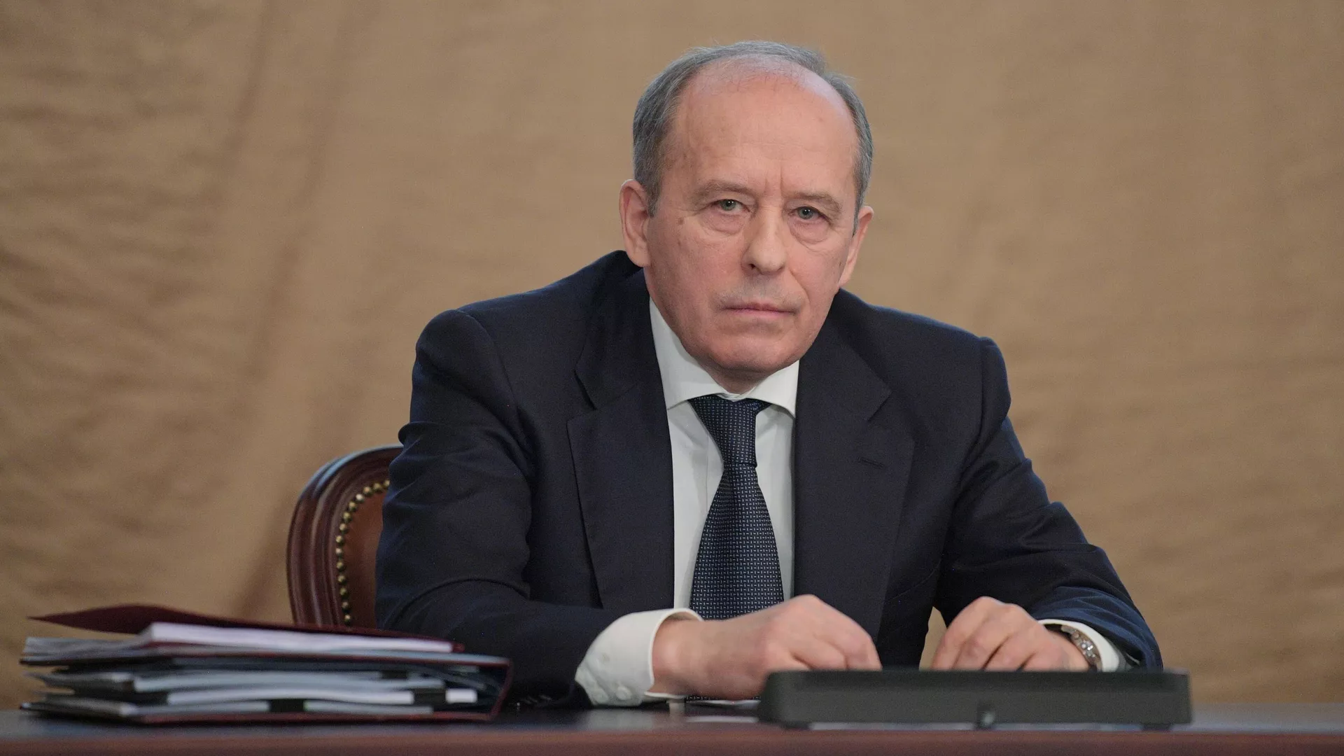 Бортников рассказал, как противник вербует молодежь