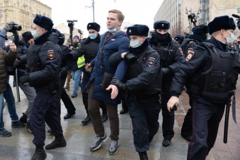 В Москве на Пушкинской площади начались задержания