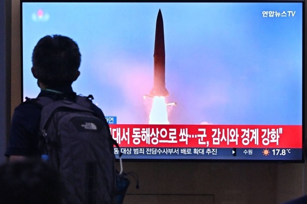 Стратегические бомбардировщики США отработали удар по КНДР, а Пхеньян в ответ выпустил четыре баллистических ракеты