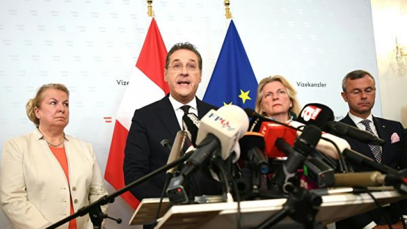 В Австрии у ведомства канцлера начались протесты после скандала с видео