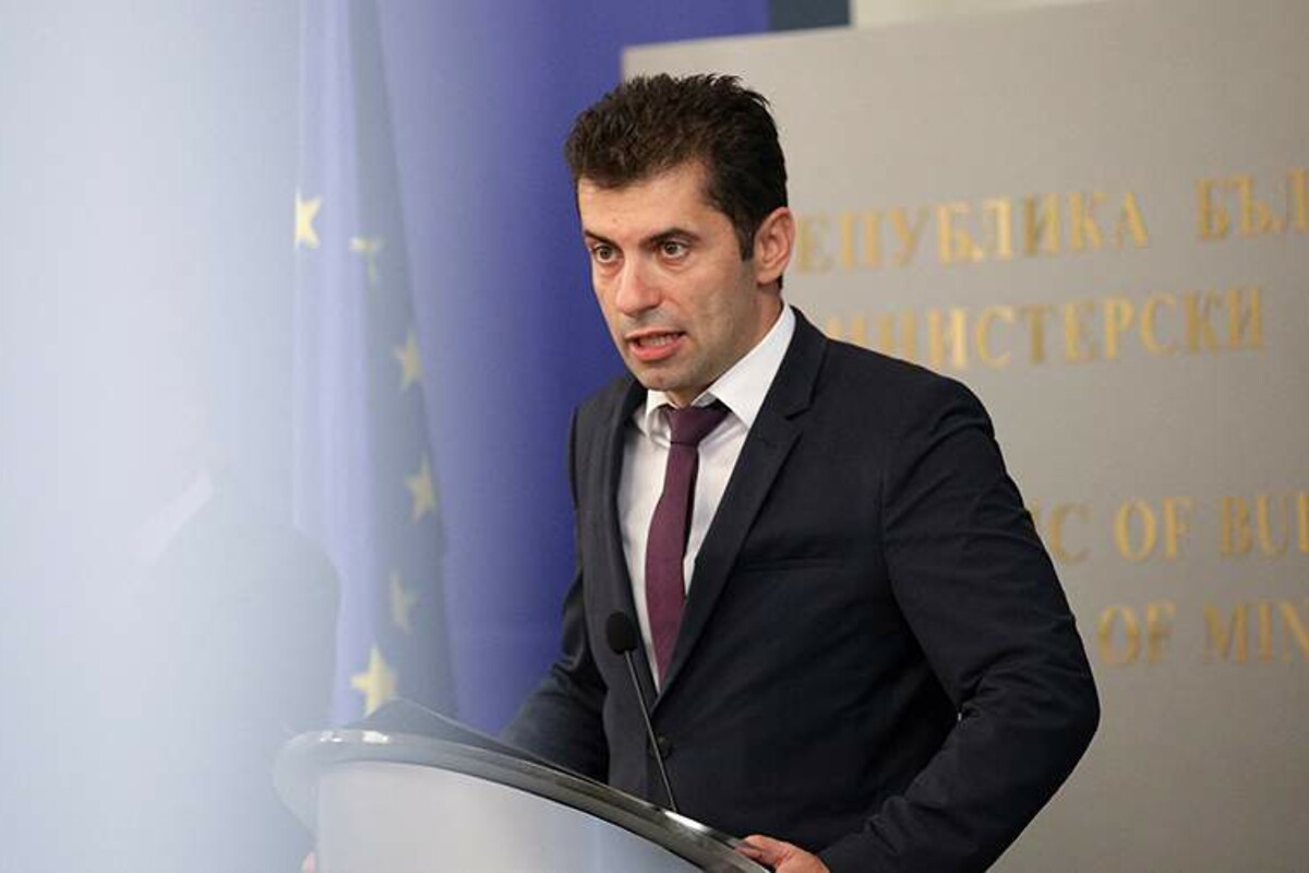 Болгарский премьер Петков объявил о высылке 70 российских дипломатов, объявленных персонами нон грата