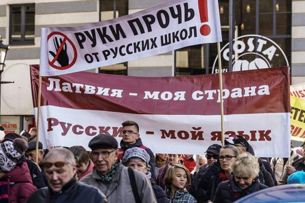 Россиян будут насильно депортировать из Латвии, если те не сдадут языковой экзамен для продления ВНЖ, — СМИ