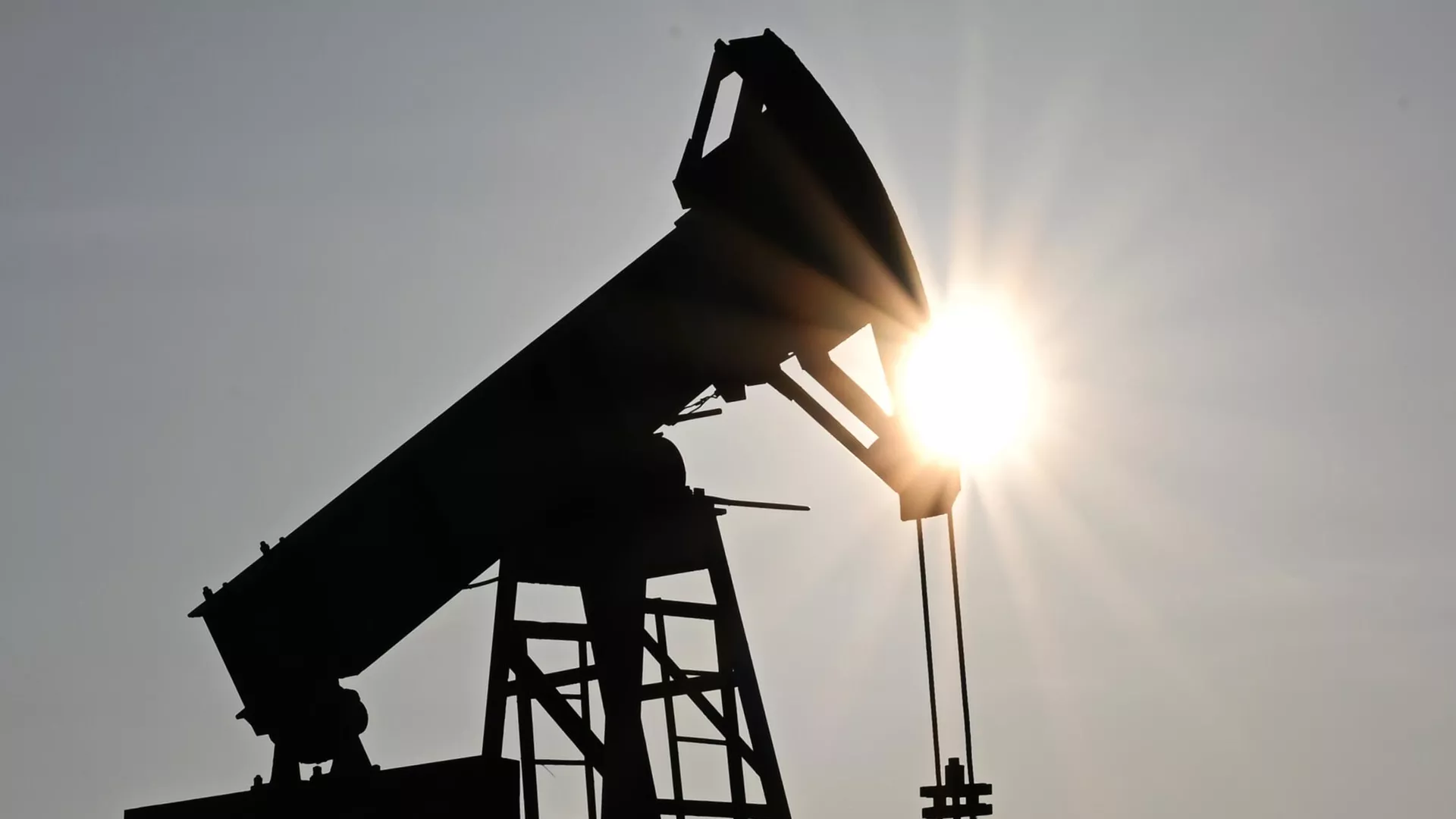 Все больше стран начинают закупать российскую нефть, заявил Дмитриев