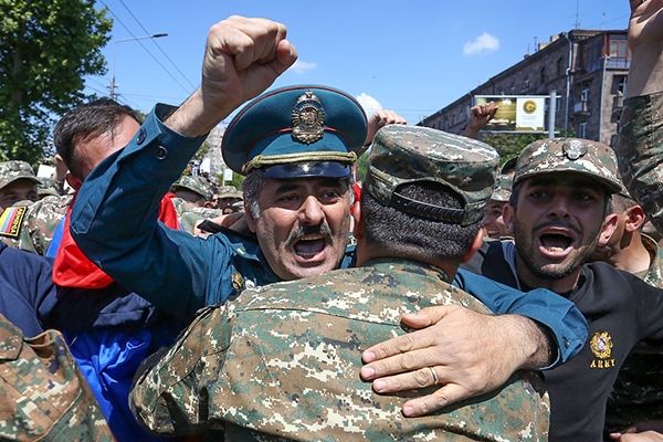 Теперь заживут. Армяне прогнали Саргсяна. Празднует вся страна