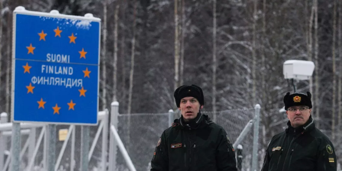 Финляндия в день открытия снова закрывает КПП на границе с Россией