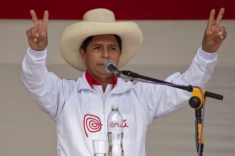 Политолог Ордуханян заявил, что свергнутого президента Перу ждут «тюрьма или изгнание»