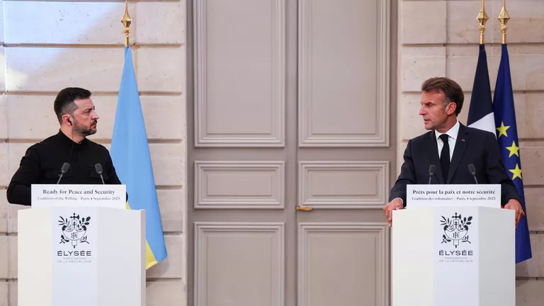 Макрон поделился с Моди результатами работы "коалиции желающих"