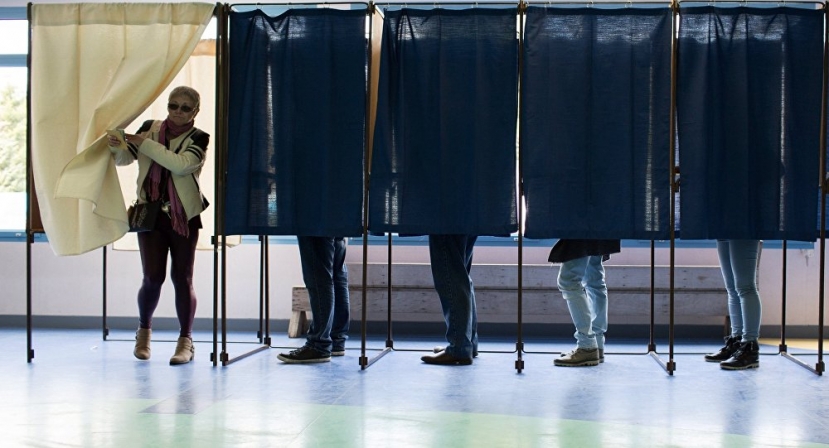 Macron, Le Pen Advance to 2nd Round of French Presidential Vote