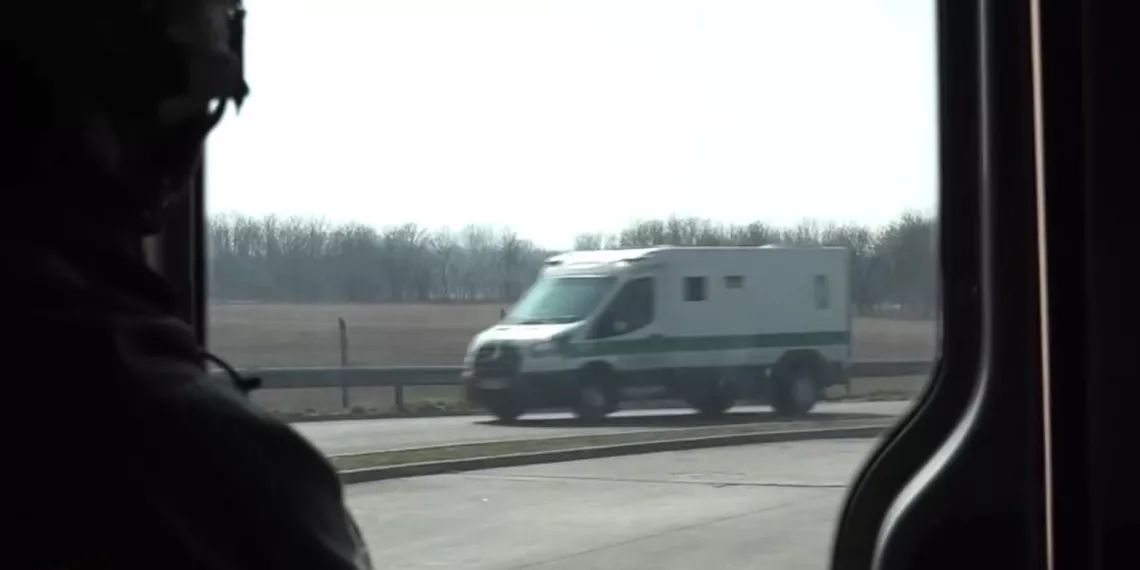 Венгрия согласилась вернуть Украине инкассаторские машины, но без денег и золота