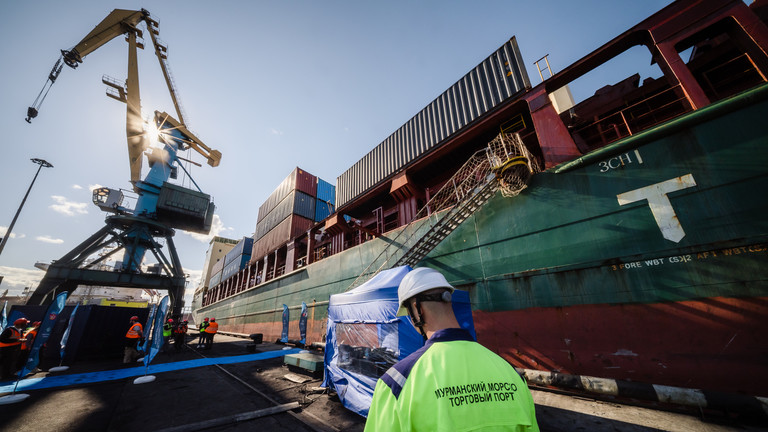 Russia and China expand trade via Arctic sea route
