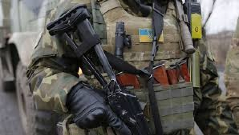 В Донбассе на мине подорвался автомобиль с бойцами "Азова", заявили в ЛНР