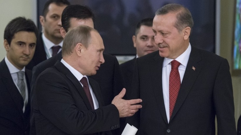 Путин приказал эвакуировать россиян из Турции