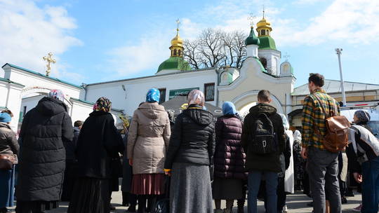Ukrainian regions ban largest Orthodox church