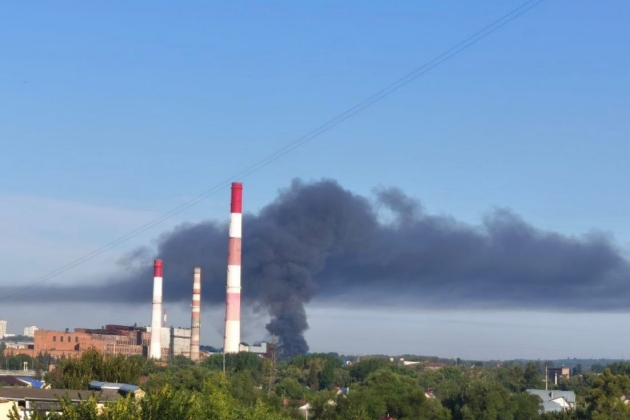 Пожар в Пензе после атаки БПЛА: горит промышленное предприятие