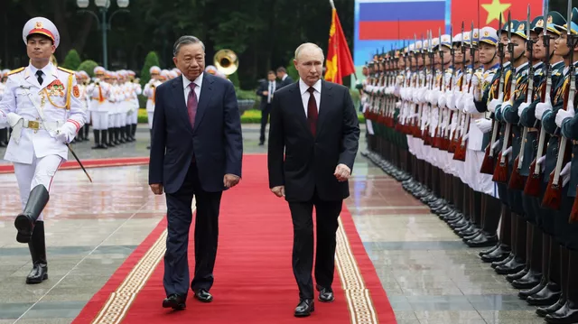 СМИ обратили внимание на важную деталь в визите Путина во Вьетнам