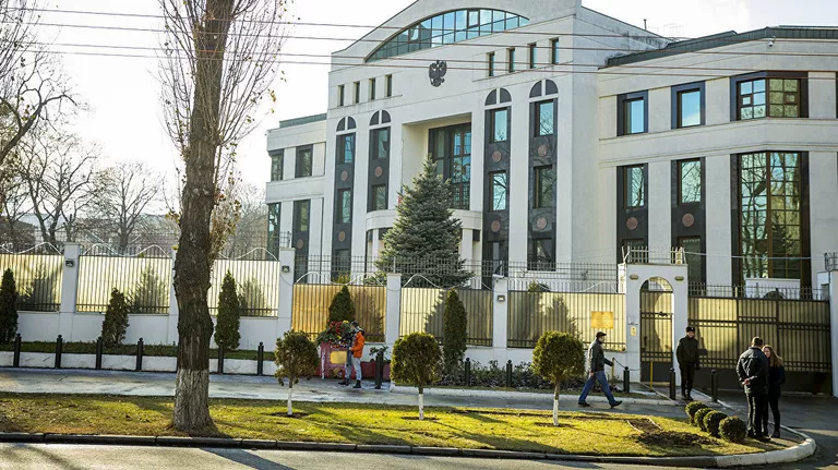 Высылка дипломатов не отвечает интересам Молдавии, заявил посол России