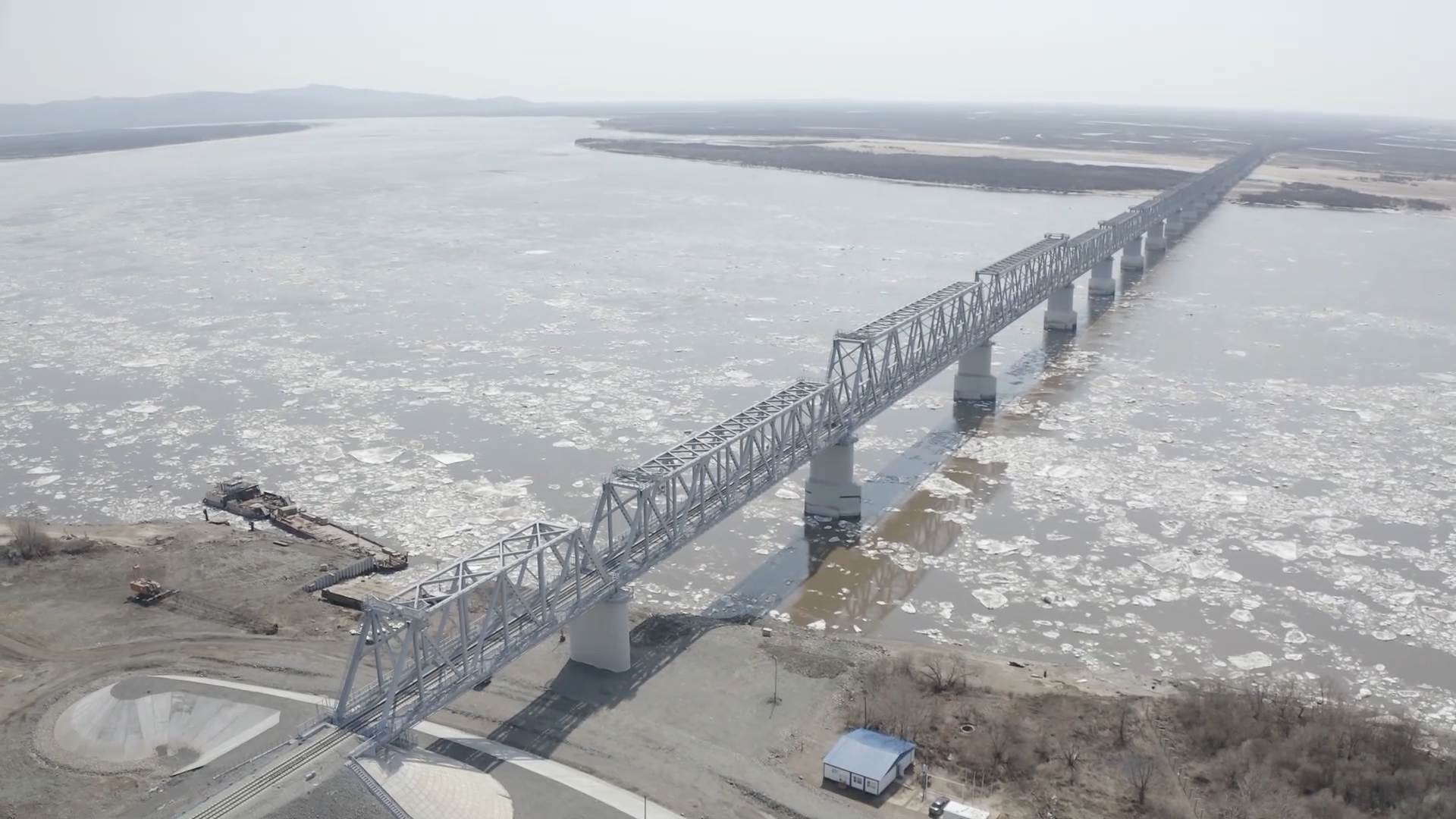 В России объявили об открытии первого трансграничного железнодорожного моста в Китай