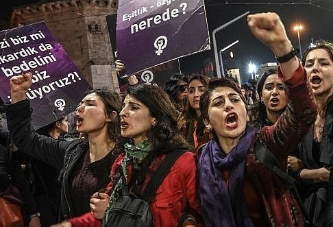 Istanbul Holds Rally to Condemn Violence Against Women