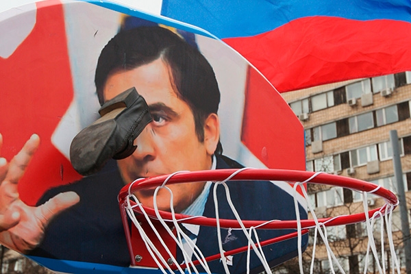 Беги, Михо, беги! Как Саакашвили из друга Порошенко превратился в главного врага