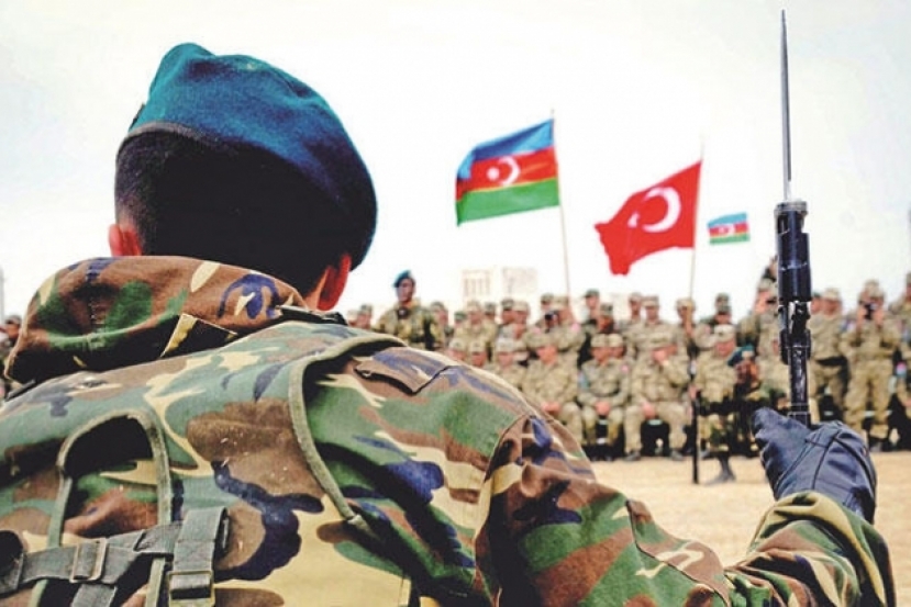 Азербайджанцы требуют "выгнать русских вон" из Нагорного Карабаха