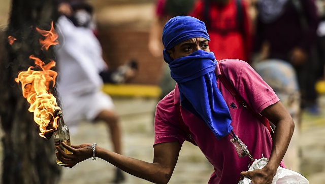 В столице Венесуэлы началась новая волна протестов против властей